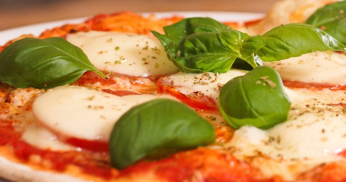 https://www.altreguesthouse.com/wp-content/uploads/2021/10/svezia_pizza_1400x1050-1.jpg